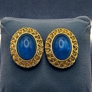 Vintage Trifari TM Gold Tone Blue Jelly Belly Lucite Cabochon Clip On Earrings